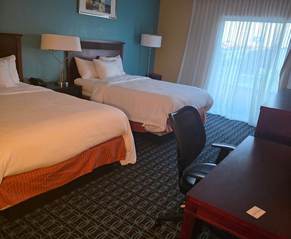 Chester Inn & Suites主图