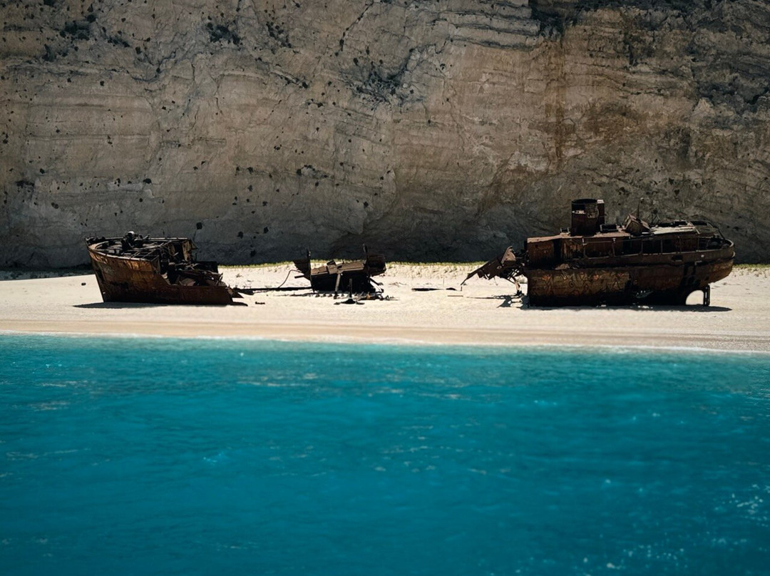 Explore Zakynthos luxury private services.-扎金索斯镇必去景点