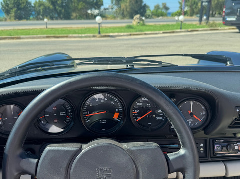 Luxury Car Rent-雷斯蒙必去景点