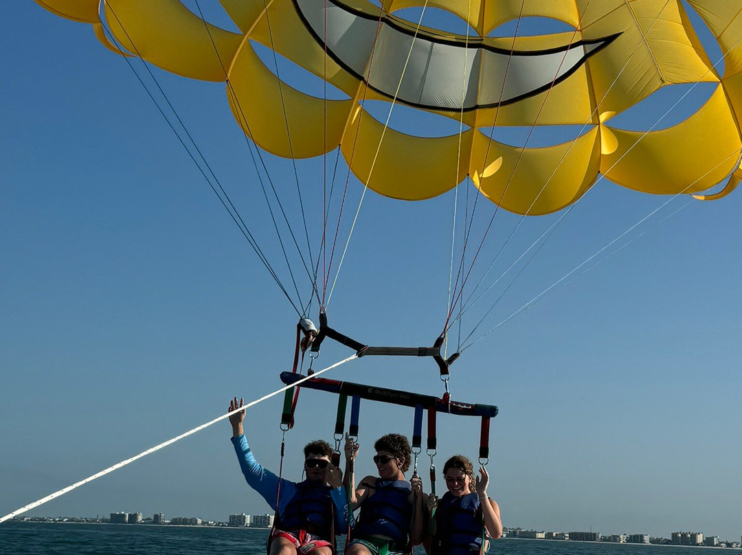 Gators Parasail-马德拉海滩必去景点