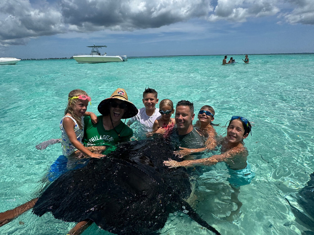 CAPTAIN VERNON CHARTERS LTD-西湾必去景点