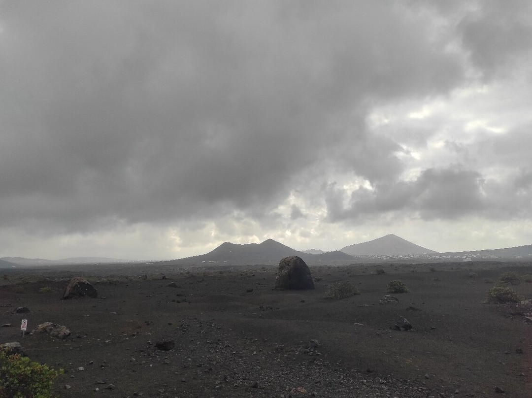 Caldera Colorada-Tinajo必去景点