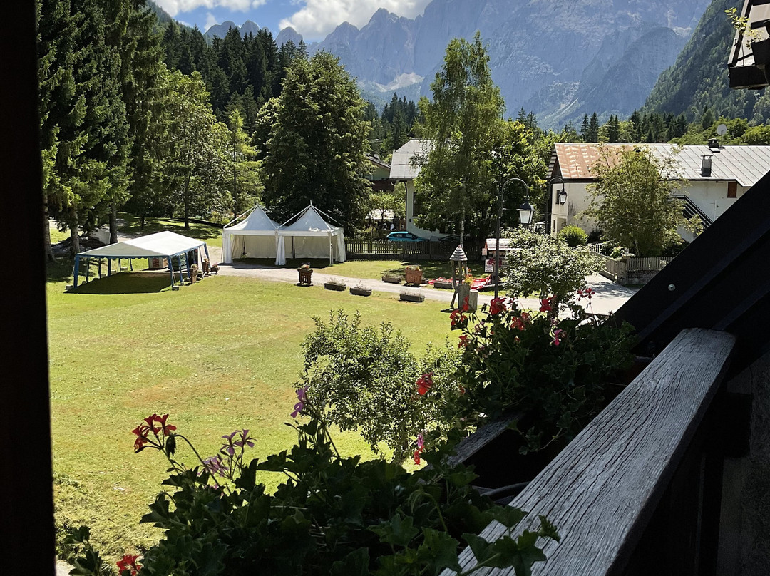 瓦尔布鲁娜酒店主图