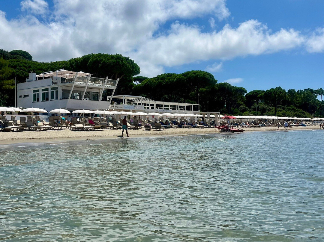 朋塔亚拉高尔夫酒店主图