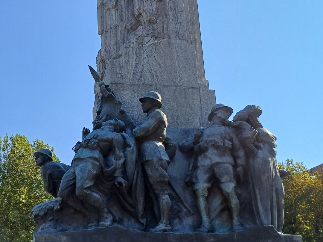 Monumento Ai Caduti-莱科必去景点
