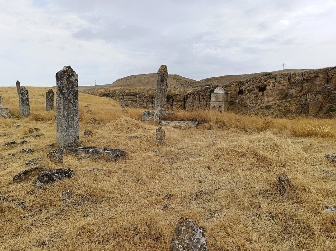 Diri Baba Mausoleum-Qobustan必去景点