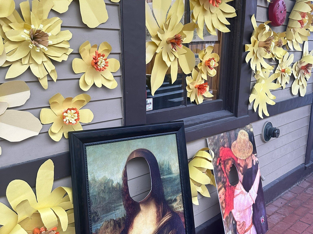 Gallery 25 and Creative Arts Studio