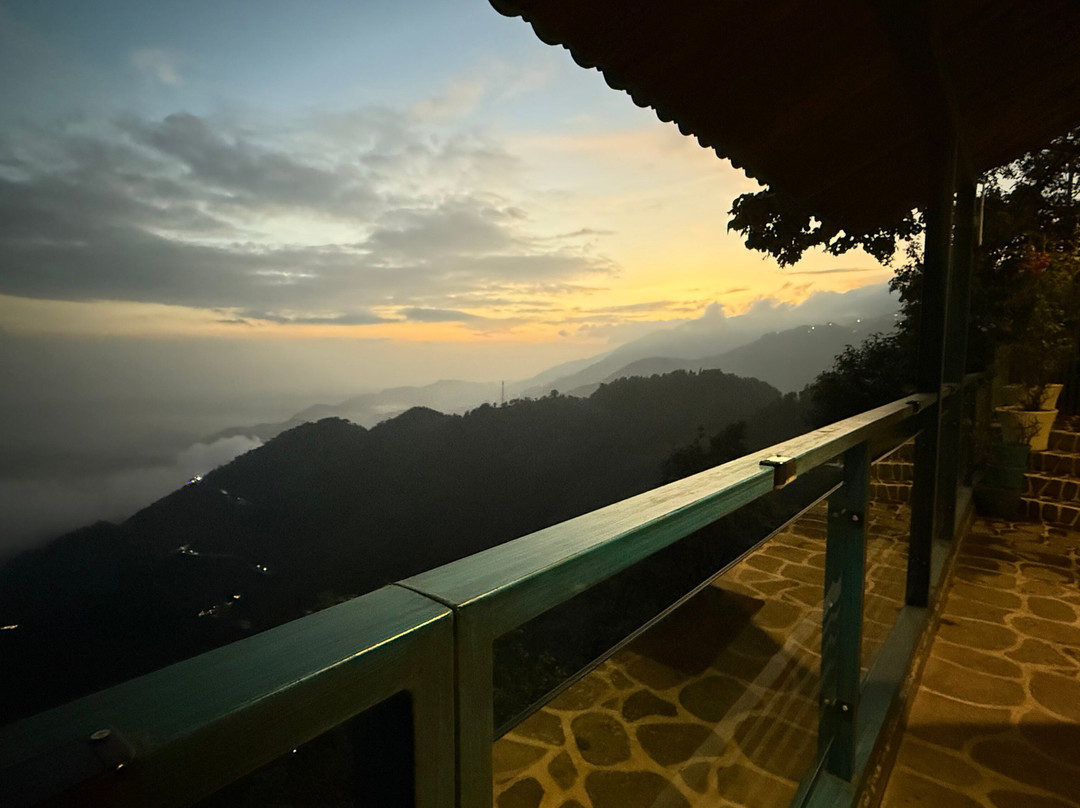 Jharipani Castle主图