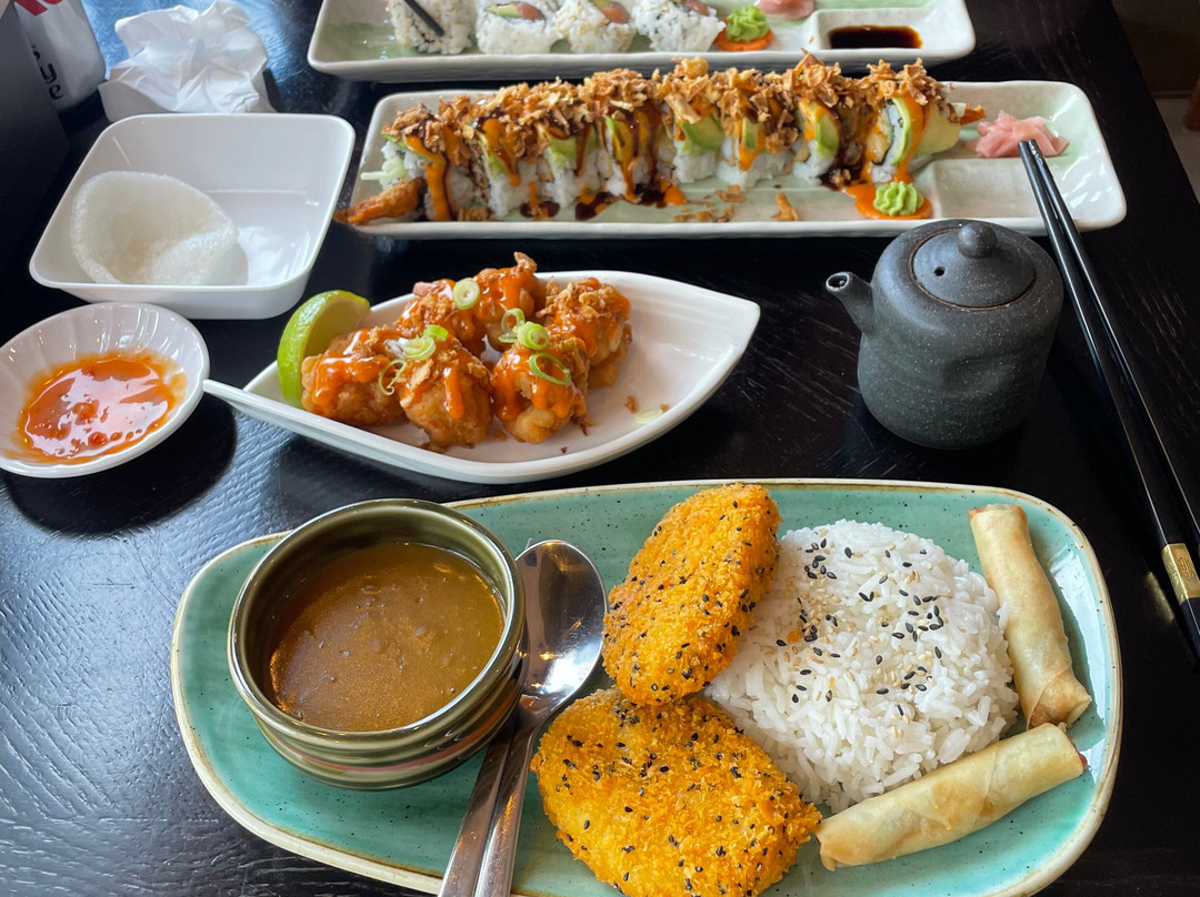 Makisu Sushi Bar Pan Asian Restaurant