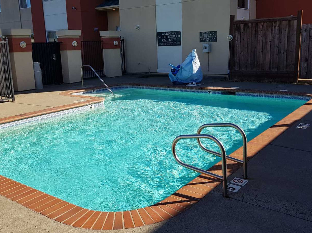 卡洛斯乡村酒店主图