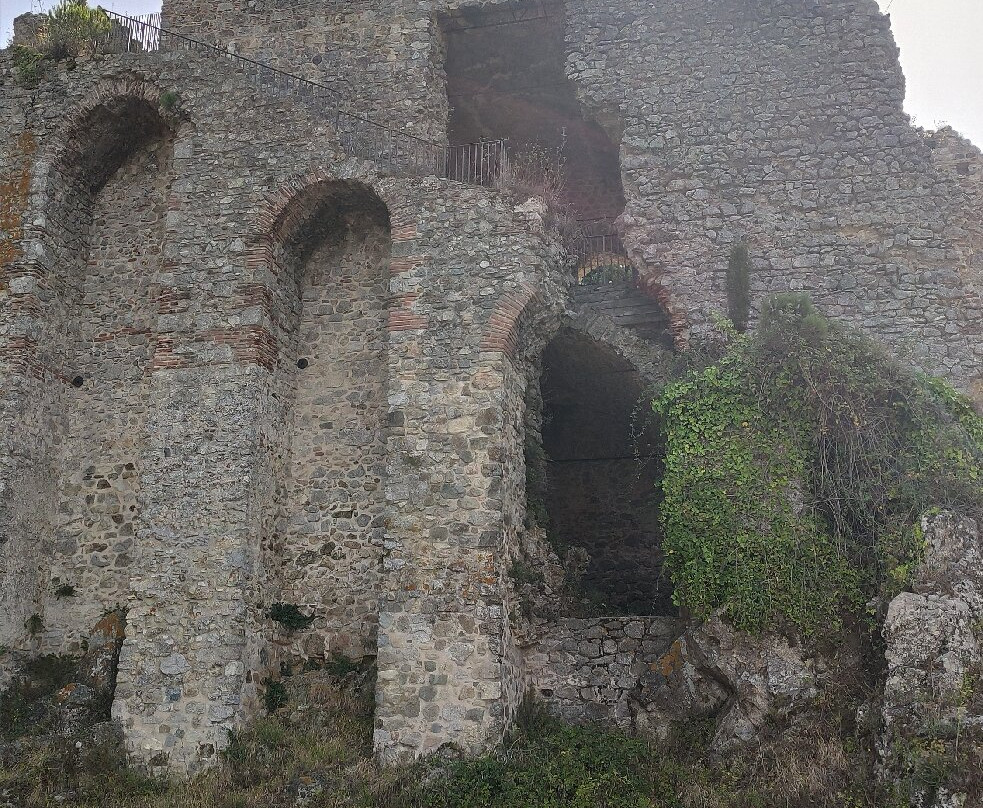 Castello Angioino Normanno-San Giorgio Morgeto必去景点