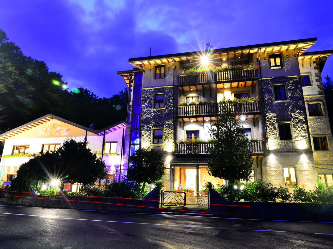 里玛奇那耶酒店主图