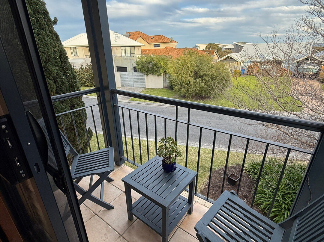 湾畔海滩酒店主图