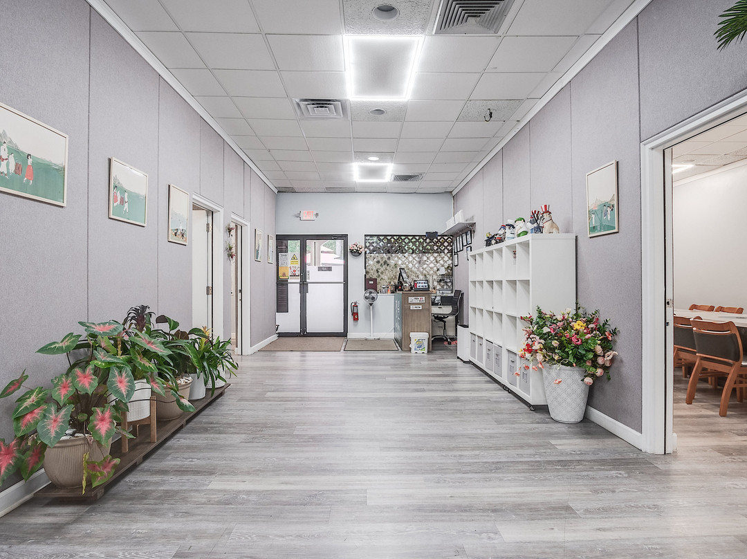 Cottonwood Suites Savannah Hotel & Conference Center