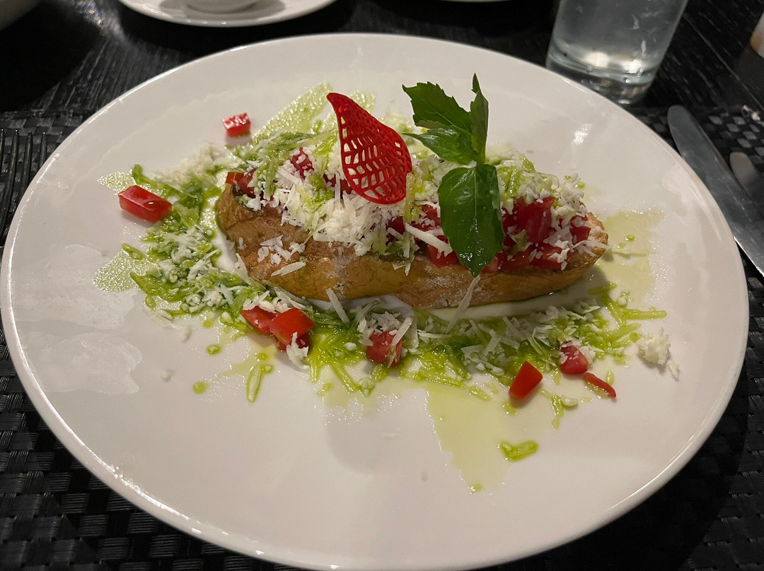 La Maison - Mediterranean Restaurant