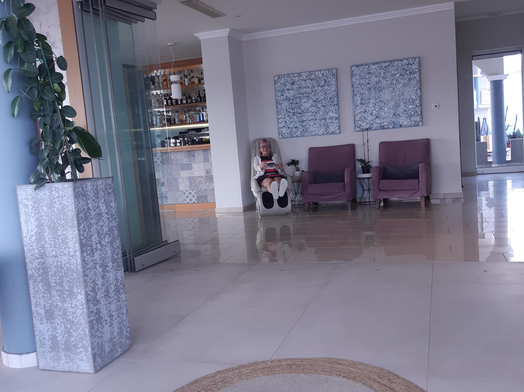 Christina Beach Hotel主图