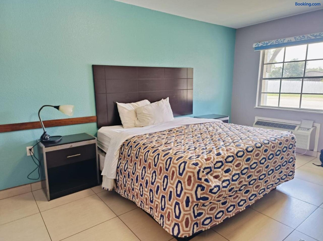 Shiner酒店住宿-Wood Field Inn