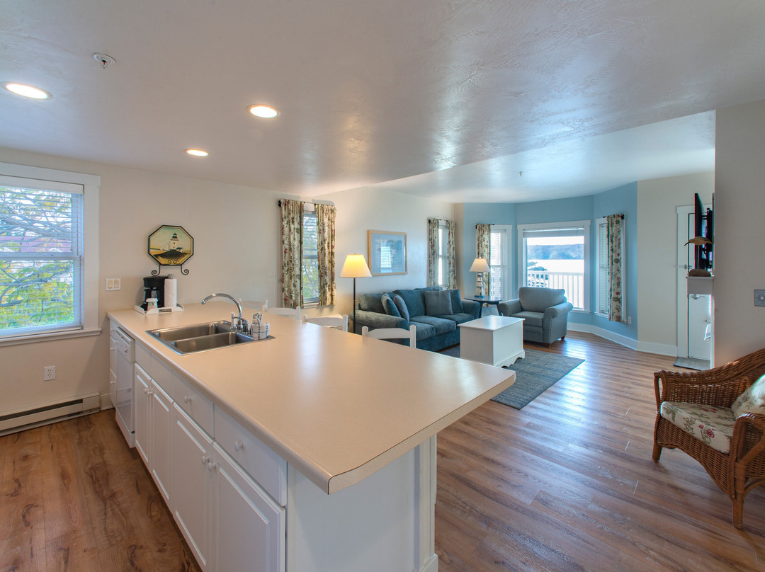 Edgewater Resort主图