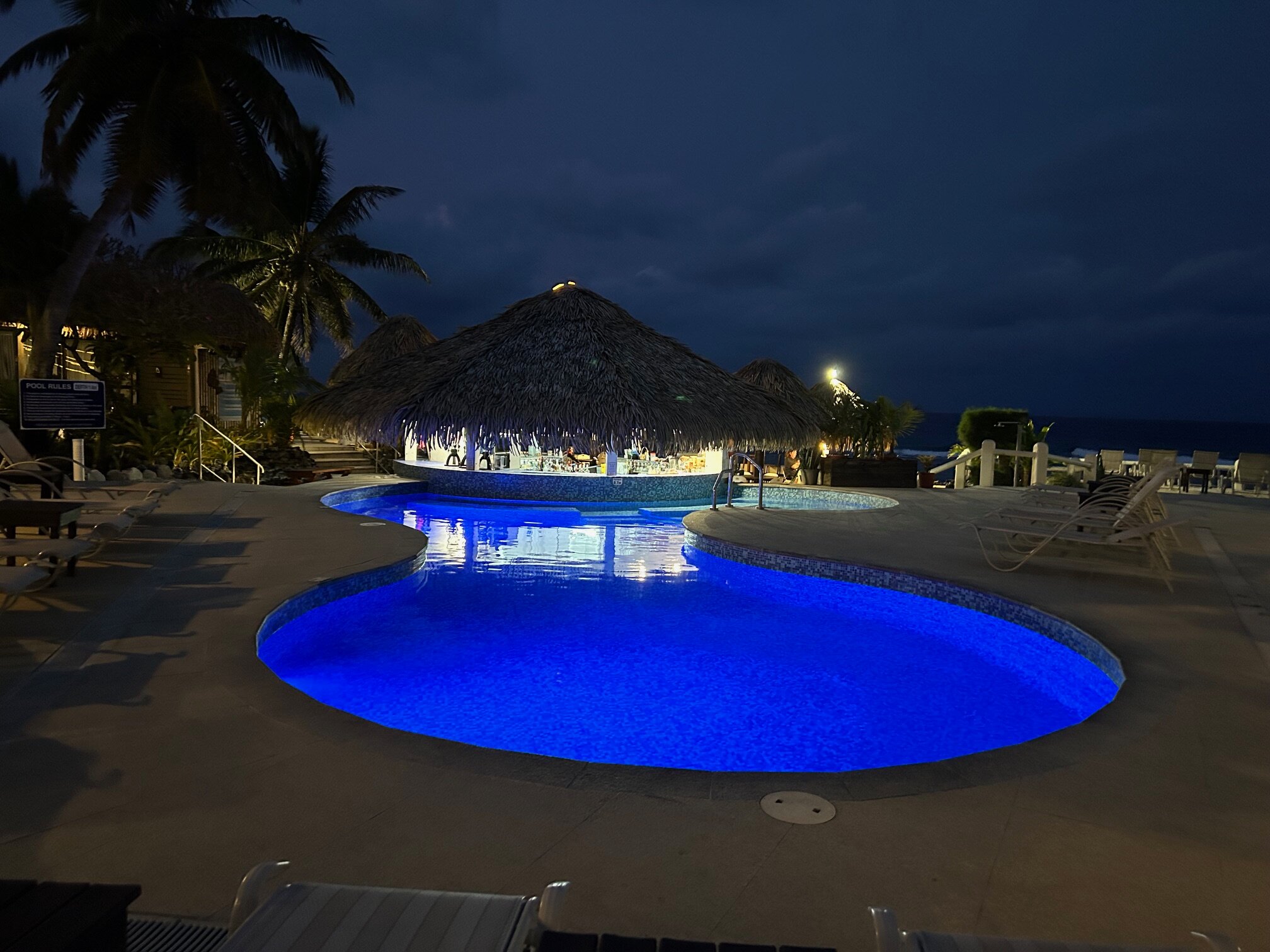 拉若俱乐部度假村-泳池