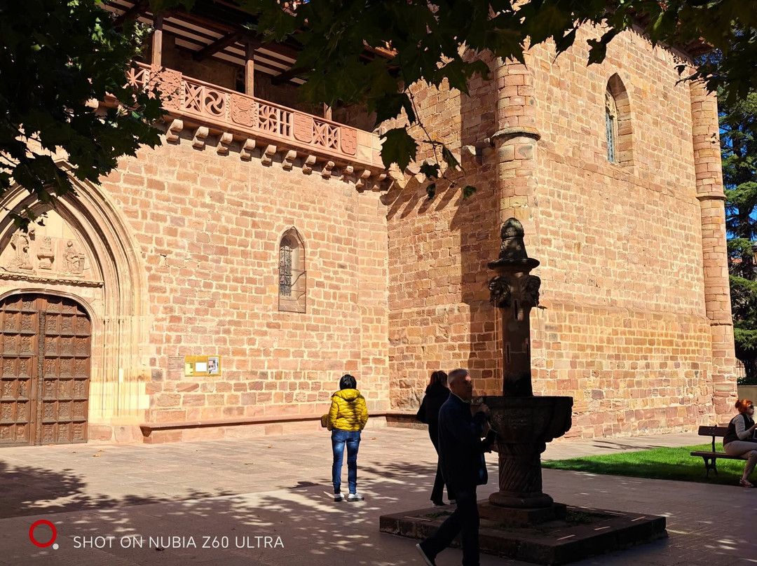 Iglesia Santa Maria la Mayor-艾斯卡拉伊必去景点