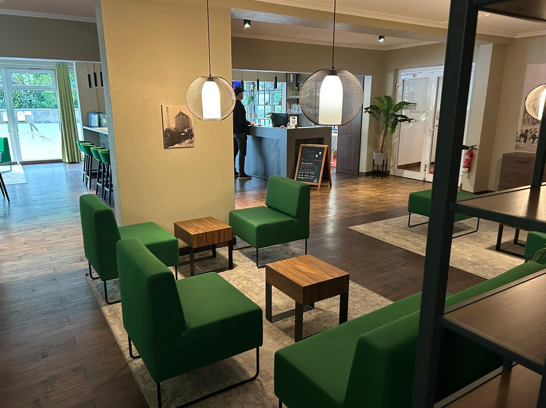 丹普木赫酒店主图