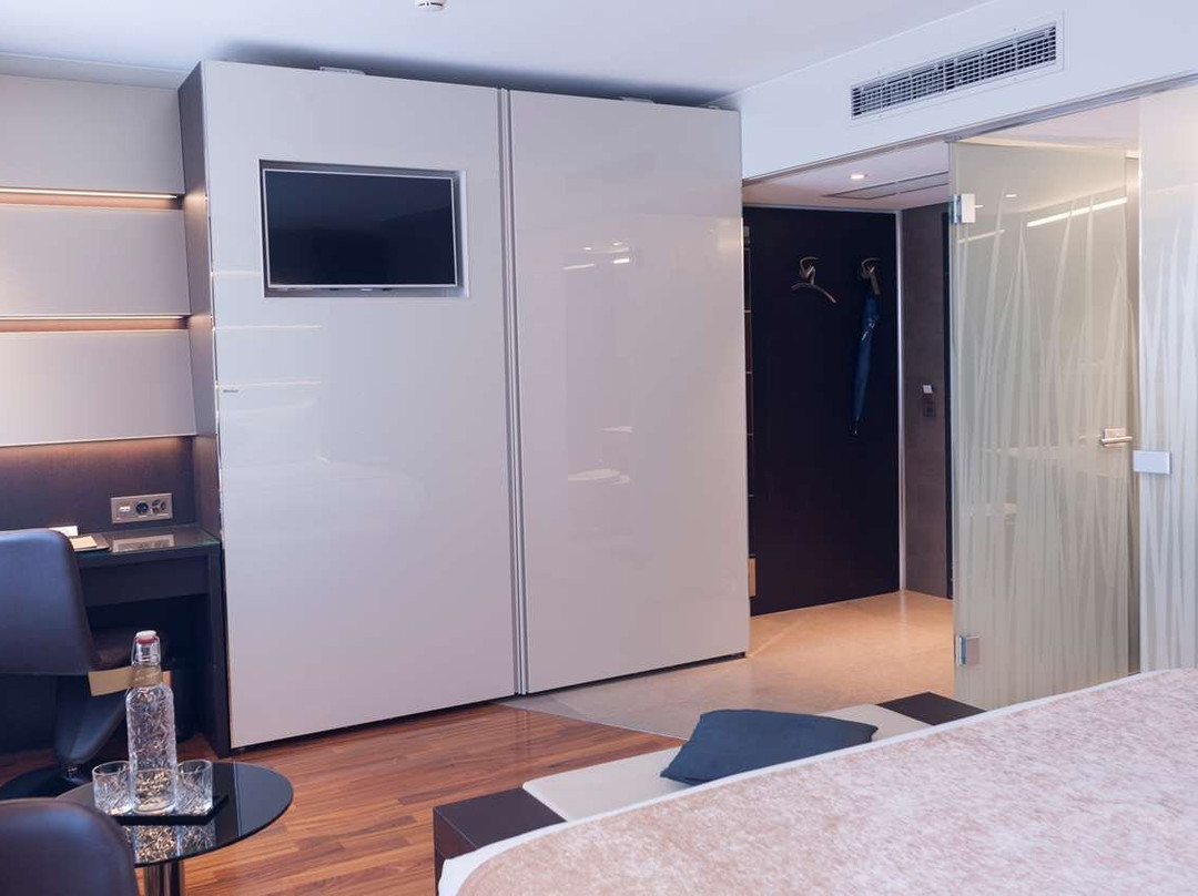 克朗尤特斯特拉斯酒店