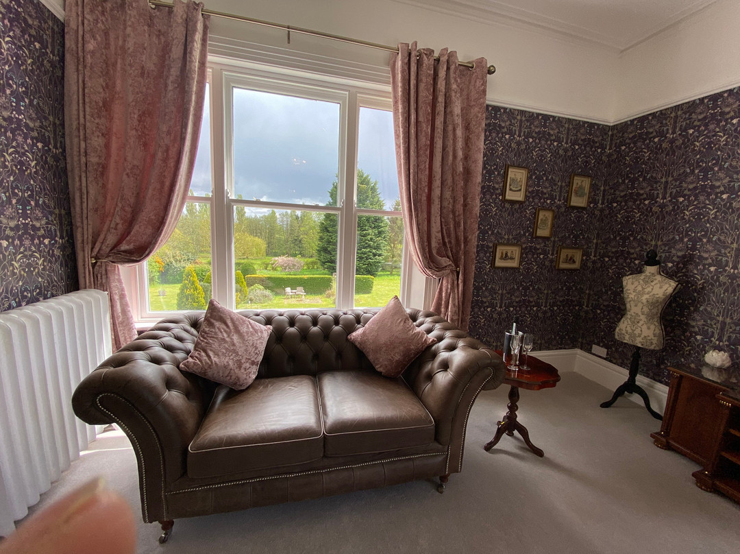 Saham Toney酒店住宿-金雀花大厅乡村酒店