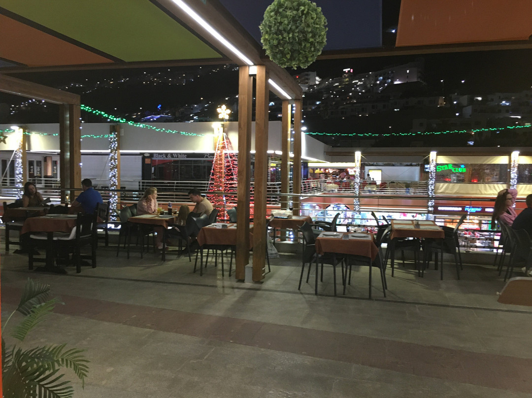 The Busy Bee Restaurant & Cocktails