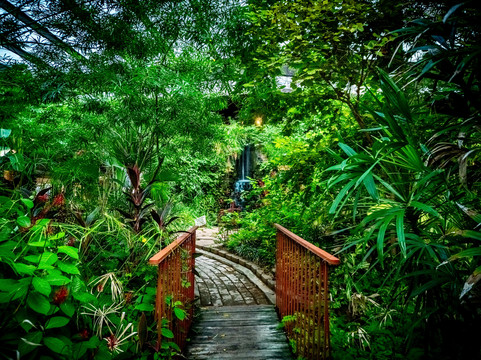 Family Garden Inn & Suites主图