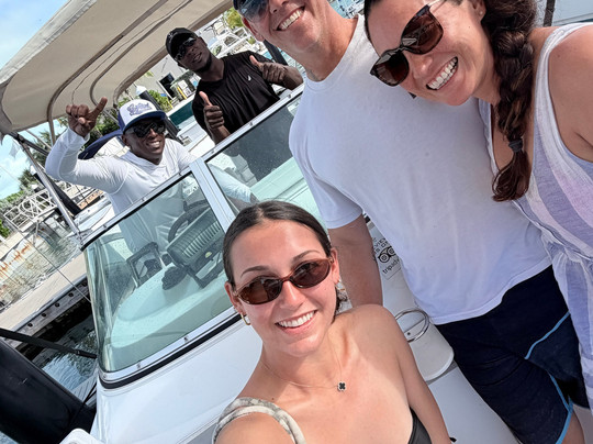 Island Paradise Tours-普罗维登西亚莱斯必去景点