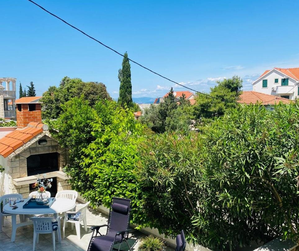 Karina Apartments
