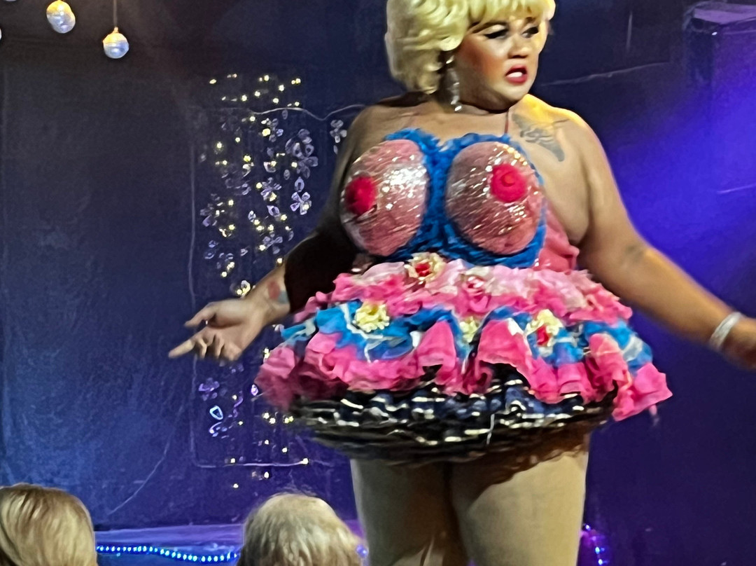 Moo Moo Cabaret show bar-拉克山必去景点