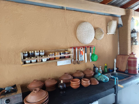 Pot & pan kitchen weligama