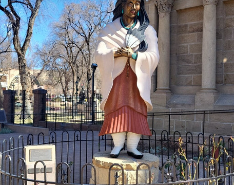 阿西西圣法兰西斯大教堂-圣菲必去景点