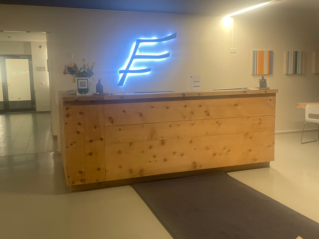 苏黎世旗帜酒店主图