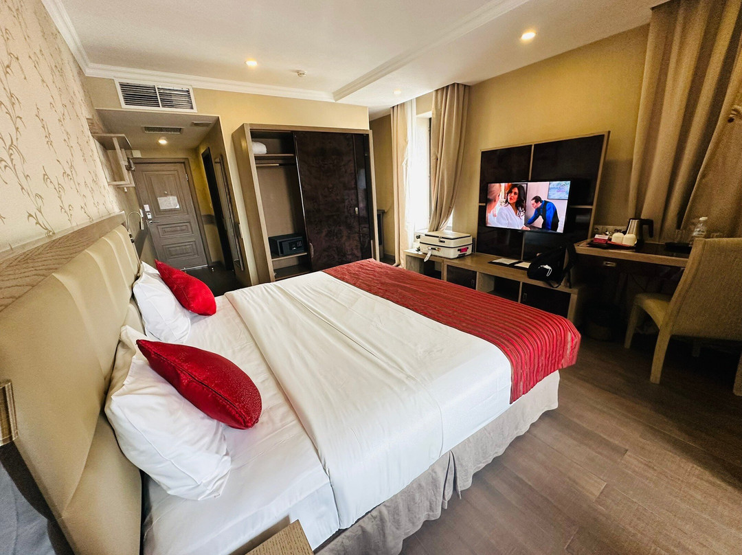 比什凯克中心温德姆华美达酒店主图