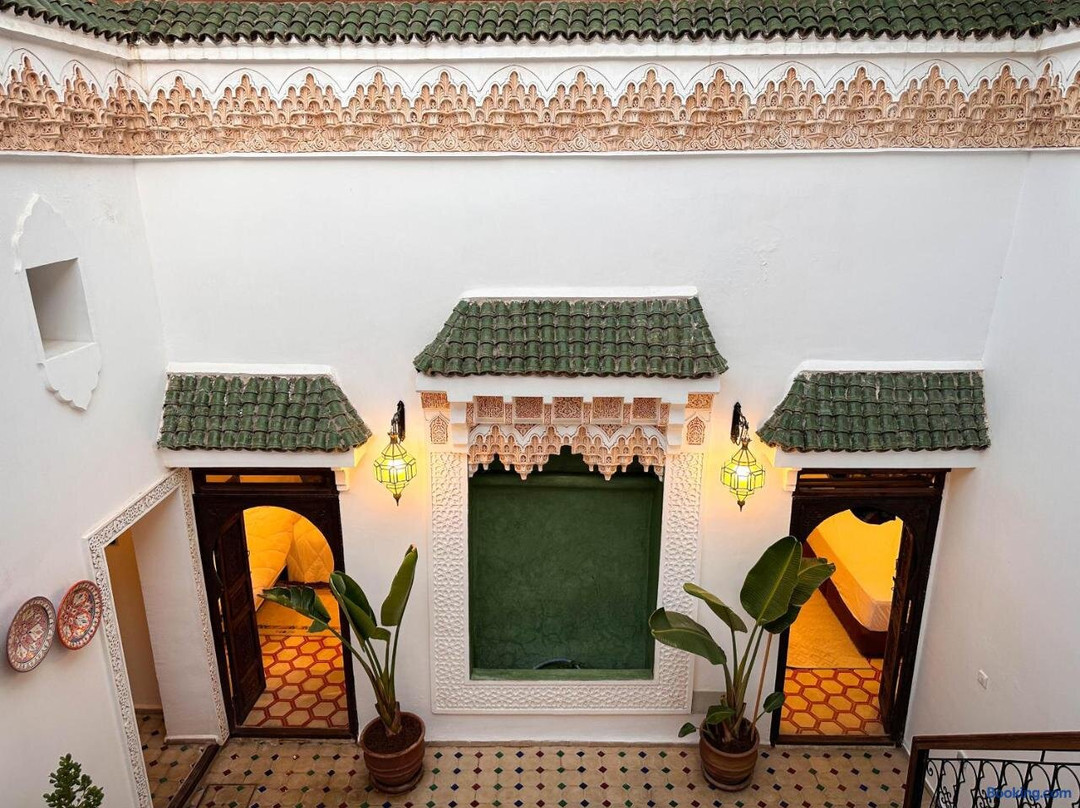 Riad M Azbetz