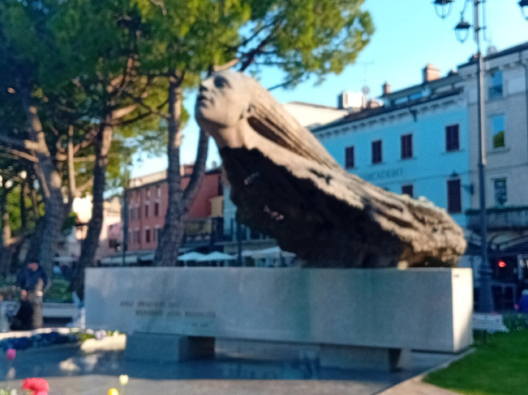 Monumento agli Aviatori del Reparto Alta Velocita-代森扎诺-德尔加达必去景点