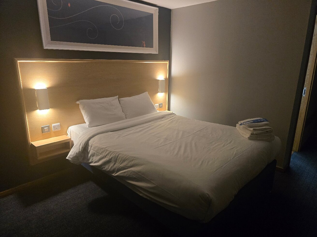 旅屋酒店-瑞丁M4西行主图