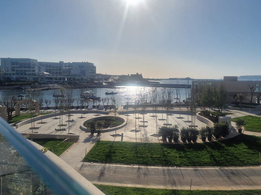 拉姆拉湾度假村主图