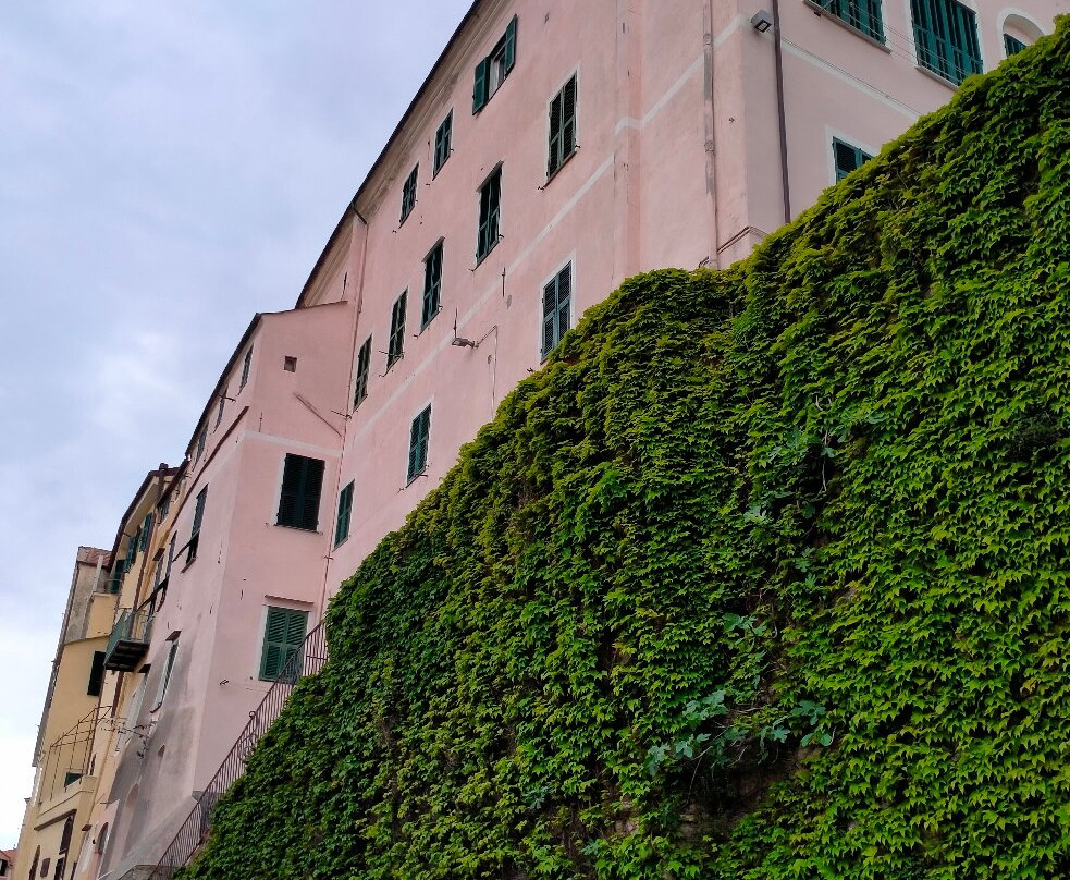 Gira Parasio-因佩里亚必去景点