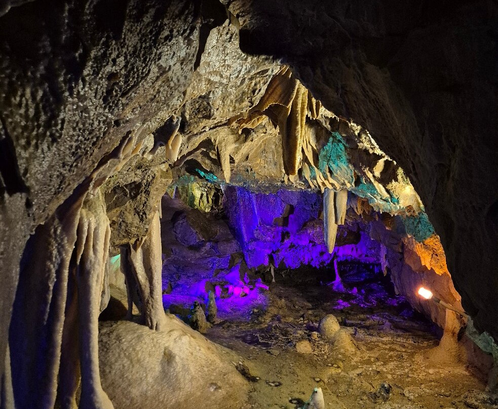 Stump Cross Caverns-Pateley Bridge必去景点