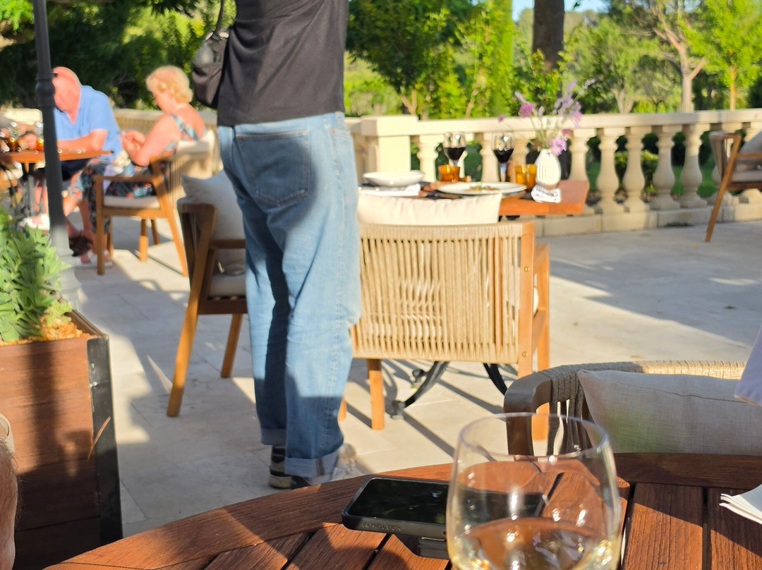 Hotel Restaurant le Mas de Guilles主图