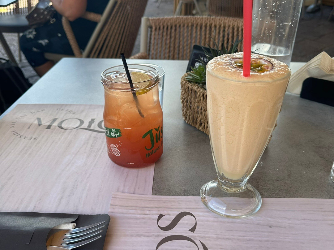 Molos All Day Bar