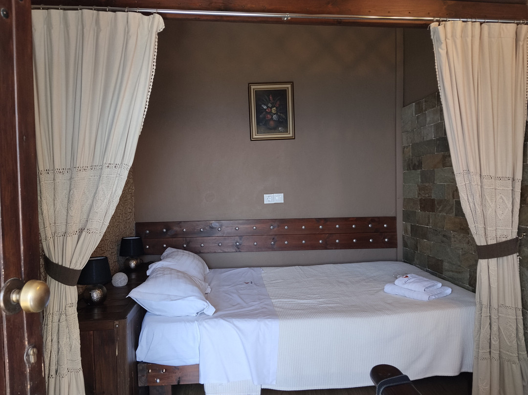 Kamari酒店住宿-Melanthi Traditional Hotel