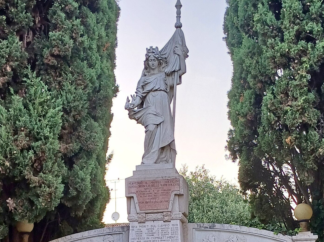 Monumento ai caduti-Padenghe sul Garda必去景点