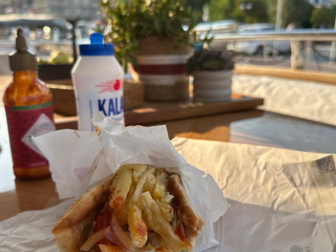 Mamalouka Grill House