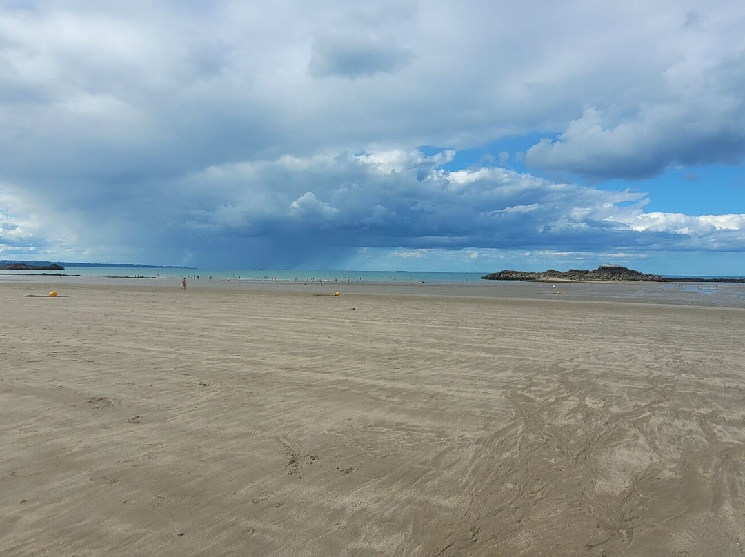 Rosaires Beach-Plerin必去景点