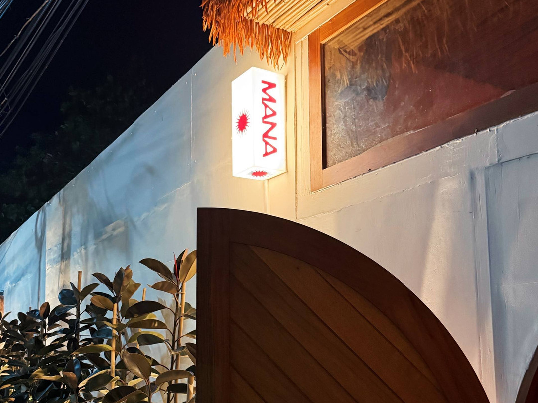 mana • beach bar cafe