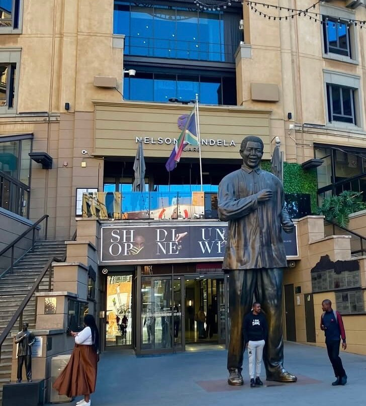 Nelson Mandela Square-桑顿必去景点